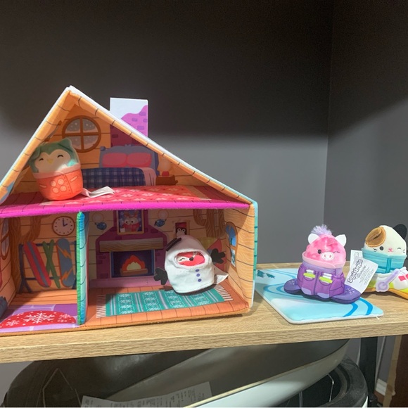 Squishville Ski Chalet plush toy with minis Cam Lola Winston Fifi - Picture 2 of 7